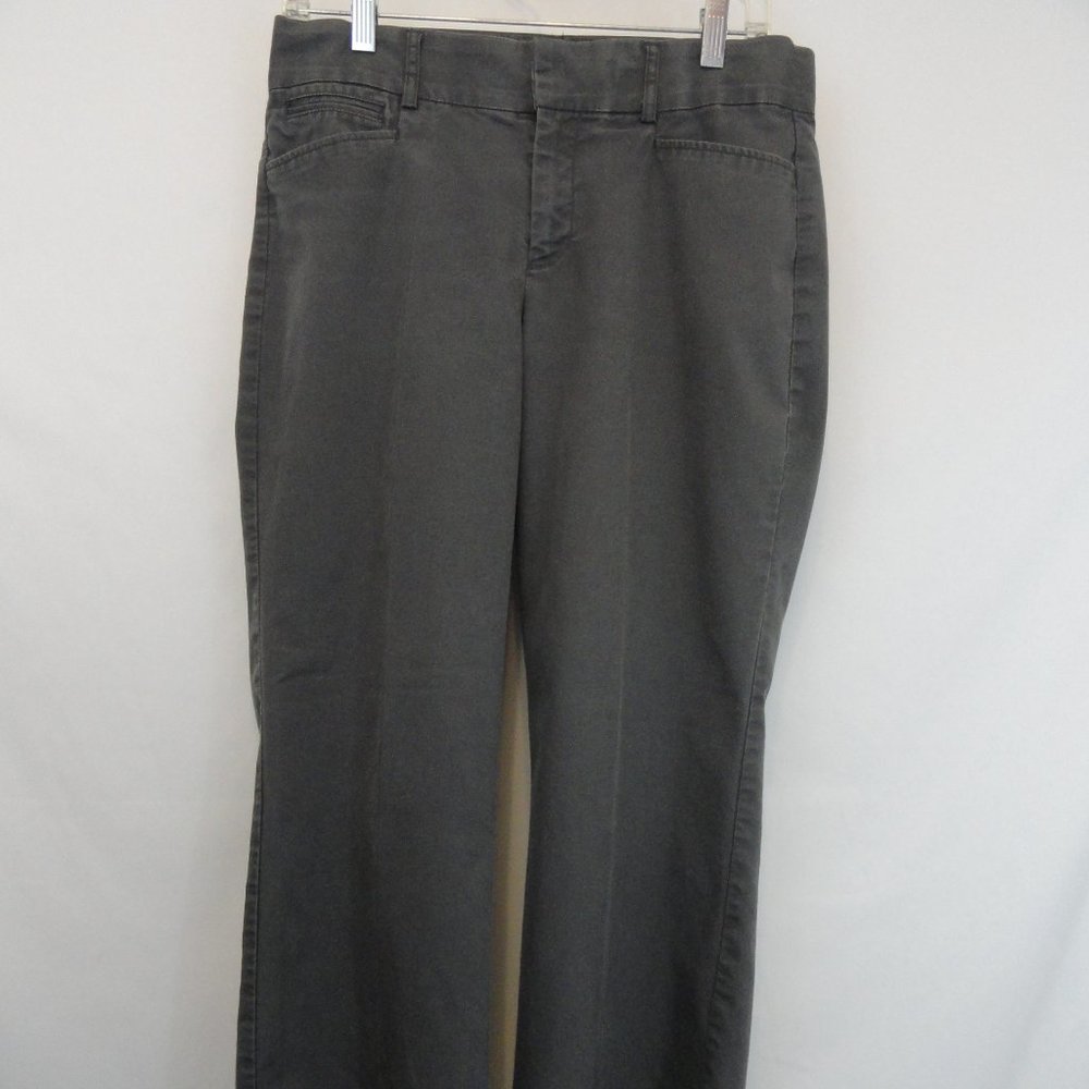 Dockers womens gray pants, size 8 short. (A3)